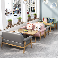 Ensemble de meubles de restaurant en bois moderne de Foshan, Chine, table et chaises avec un design doux pour les cafés et les hôtels