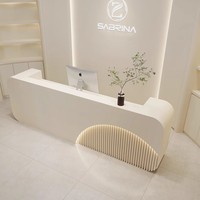 Bureau de réception en bois moderne et durable, conçu pour les salons de beauté, les bureaux, les hôtels, les hôpitaux, les espaces commerciaux