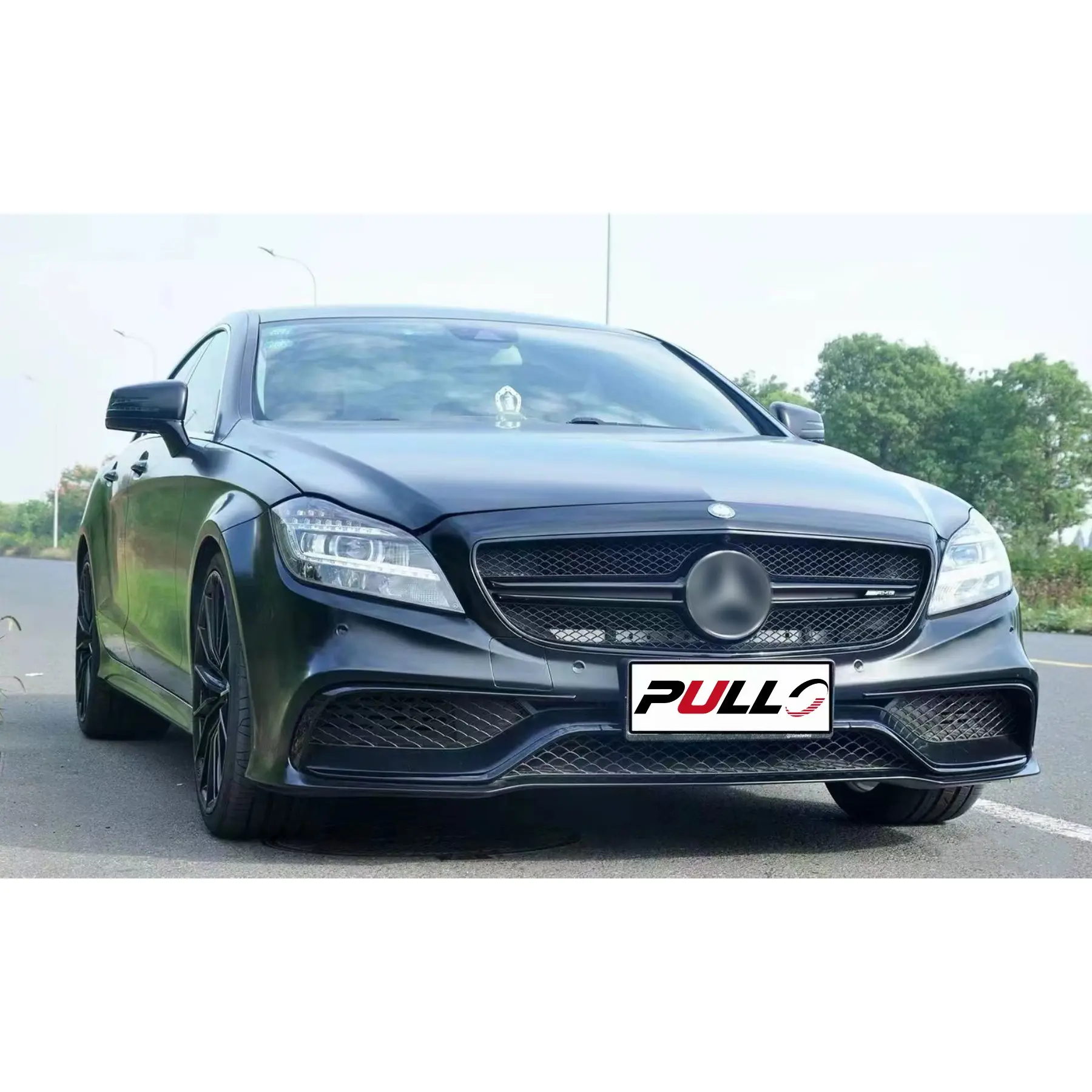 ベンツCLSW2182011-2014用CLS63AMGモデルへのアップグレードボディキットには、グリル付きのフロントおよびリアバンパーアセンブリが含まれています