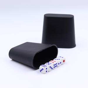 Accesorios de Juego de Mesa con Logotipo Personalizado, 4 Vasos para Dados de Cuero PU con Interior de Terciopelo, con Juego de Dados de Póker para Fiestas de Casino - Product Image 3