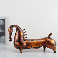 Sculpture de cheval abstraite vintage en métal, finition antique, sculptée à la main, pour la décoration de la maison, du bureau ou comme accessoire de bureau.