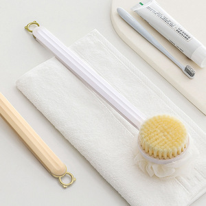 Brosse de bain à long manche, poils doux, brosse de massage pour le dos, pour le bain et l'exfoliation, usage général, matériau plastique - Product Image 1