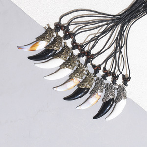 Hombres valientes Lobo <span class=keywords><strong>dientes</strong></span> Spike joyería <span class=keywords><strong>de</strong></span> la suerte diente amuleto colgante collar cuerda retráctil trenzado cabeza <span class=keywords><strong>de</strong></span> Lobo colgante collar - Product Image 3