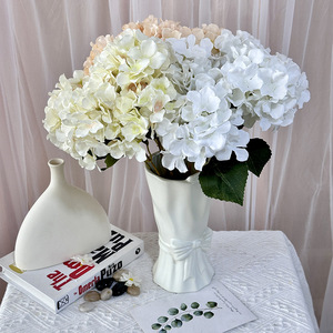 Flores artificiales de hortensia Queyiyi, 5 cabezas, flores de seda de colores primaverales para decoración del hogar. - Product Image 4