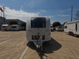 Caravane <span class=keywords><strong>de</strong></span> camping légère, moderne, version ultime, double essieu, familiale, <span class=keywords><strong>de</strong></span> luxe, avec cuisine et salle <span class=keywords><strong>de</strong></span> bain électriques mobiles - Product Image 1
