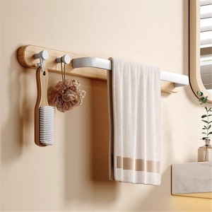 Toallero de estilo crema, sin perforaciones, para baño, de madera maciza, con barra colgante individual para almacenamiento de toallas. - Product Image 1