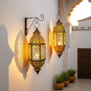 Expédition rapide de créations en métal, lustres marocains vintage en fer forgé ajouré, chandeliers, décorations murales, décoration intérieure - Product Image 1