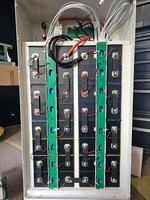 Batería LiFePO4 Plug and Play de 51.2V 16KWh, 16PCS Ev MB31 314Ah JK 200A BMS LCD 250A con Disyuntor y Ruedas, Ensamblada