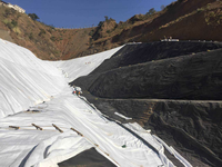 Géotextile non tissé résistant aux perforations pour le drainage et la séparation