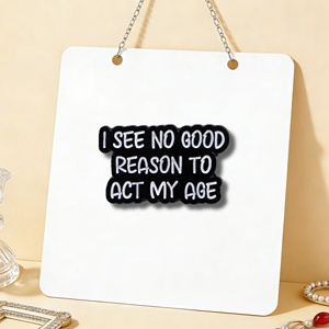 Spilla smaltata personalizzata con citazione sarcastica 'Non vedo alcuna ragione per comportarmi come il mio età' all'ingrosso - Product Image 1