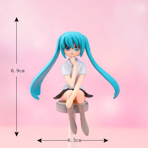 Ensemble de figurines d'<span class=keywords><strong>anime</strong></span> Sailor Moon, Usagi Tsukino et autres personnages assis sur des tabourets hauts avec diverses tenues pour la décoration - Product Image 3