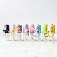 Tube en plastique transparent de 4 ml populaire en stock avec couvercle à pince coloré et porte-clés pour emballage de brillant à lèvres, tube vide cosmétique en ABS