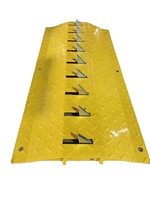 Bosse de vitesse avec lames jaune route rampe sécurité pneu tueur barrière barrière pointes pneu tueur sécurité véhicule barrière