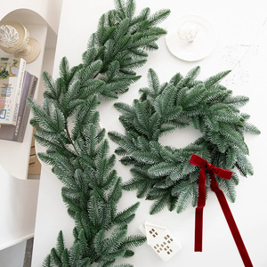 Guirlande de Noël Artificielle en PVC Épais Vert de 100cm, 180cm, 270cm pour Décoration Murale de Maison et Fêtes - Vente en Gros - Product Image 2
