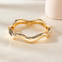 Nouveauté 2027 : Bracelet Jonc Plaqué Or Poli Effet Vague Irrégulière, Style Minimaliste Moderne pour Femme