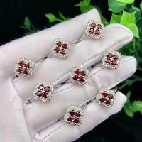Vente chaude grenat naturel trèfle à quatre feuilles Zircon pierres précieuses concepteur bijoux de mode argent femmes bague de fiançailles