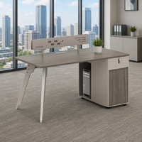 Postes de travail de bureau modernes avec cloisons, bureaux modulaires pour 1, 2 ou 4 personnes, avec table séparatrice et ensemble chaise, mobilier informatique