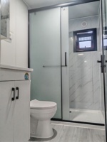 Maisonnette en acier extensible, entièrement équipée et pratique, avec accessoires standard, pour un espace de vie résidentiel quotidien à long terme.