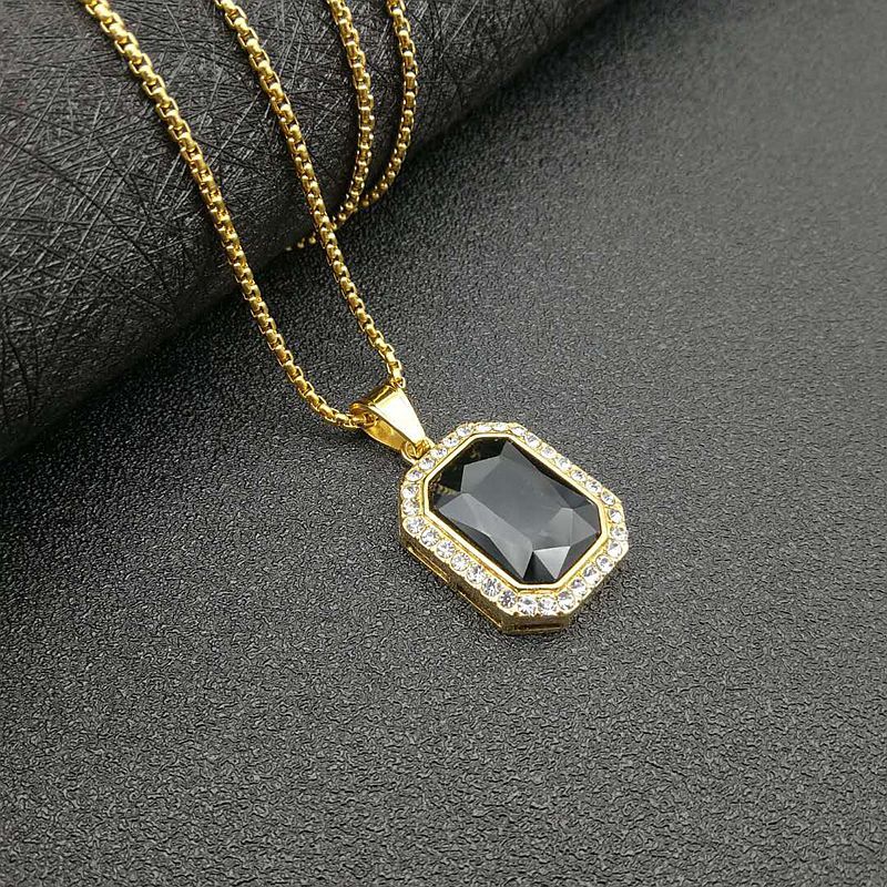 Colgante único de oro con diamantes negros
