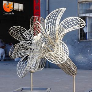 Escultura de flor pintada de acero inoxidable para exteriores, adornos decorativos de Metal abstractos de forma especial para paisaje verde de parque - Product Image 3