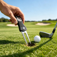 Outil de réparation de divots de golf noir à livraison rapide avec marqueur magnétique laser – Cadeau de bienvenue exclusif pour les membres du club de golf – Outil de réparation de divots de golf