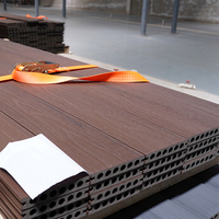 Nouvelle conception de terrasse, panneaux de revêtement de sol composites utilisés, terrasse moderne en WPC pour plancher