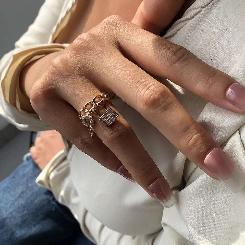 Модные простые кольца для ключей со стразами для женщин Золотая цепочка Ювелирные изделия Дикая мода кольцо элегантные аксессуары для пальцев