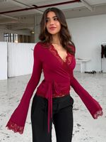 Chemise ajustée à col en V King Mcgreen Star avec dentelle et liens, manches longues, idéale pour les sorties en extérieur