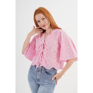 Tops Cortos Rosas al por Mayor para Mujer con Amarre Frontal y Detalle de Abertura - Product Image 6