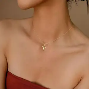 Collier croix, collier exquis croix plaqué or 14 carats, coloré et non allergique, collier mode pour femme