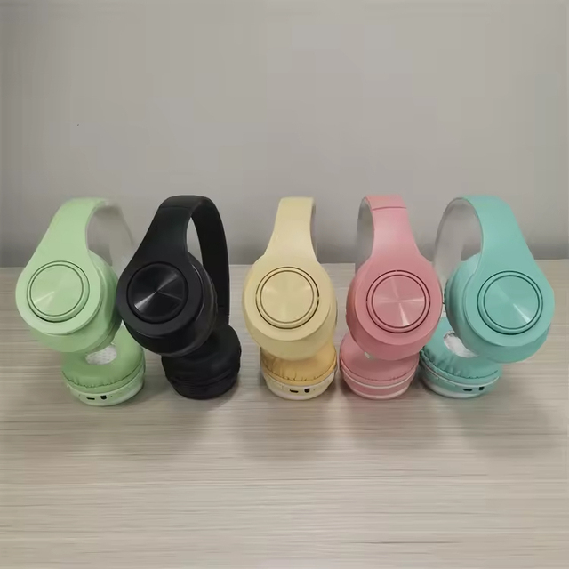 New Product Over-ear Hifi Headset Sports Wireless Earphones TWS Headphones with Microphone