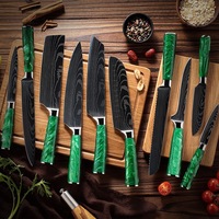 Couteau de chef Santoku en acier Damas fait main, motif laser, manche en résine verte, bord dentelé pour gaucher, pour la viande