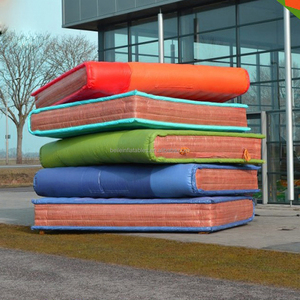 Modèle de livre gonflable géant en PVC de 0,25 mm ou personnalisé, sculpture de pile de livres gonflables en PVC coloré pour la décoration d'événements - Product Image 1