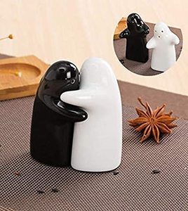 Salero y Pimentero de Cerámica con Diseño de Fantasmas Abrazándose, Regalo de Halloween - Product Image 3