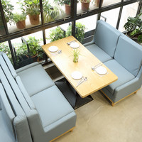 Ensemble table et chaises de banquette sur mesure pour restaurant, salon de thé, établissement de style occidental, hôtel, ou café, avec thème bois et idéal pour les espaces muraux ou les stands de thé au lait.