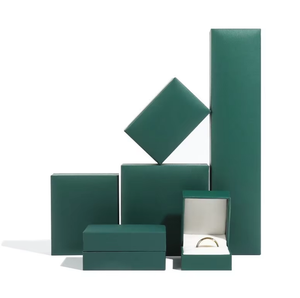 Boîte à bijoux multi-tailles en gros, boîte en carton haut de gamme à couvercle rabattable pour bagues et boucles d'oreilles avec logo personnalisé - Product Image 4