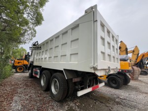 Buen estado usado 10 ruedas Howo camiones volquete 6x4 Sinotruck volquete camiones precio - Product Image 3