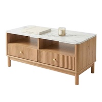 Table basse rectangulaire en bois avec plateau en marbre à l'aspect moderne et design cannelé, coins arrondis, pour salon