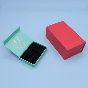 Boîte cadeau rigide en carton noir de luxe avec fermeture magnétique personnalisée avec insert en mousse EVA - Product Image 4