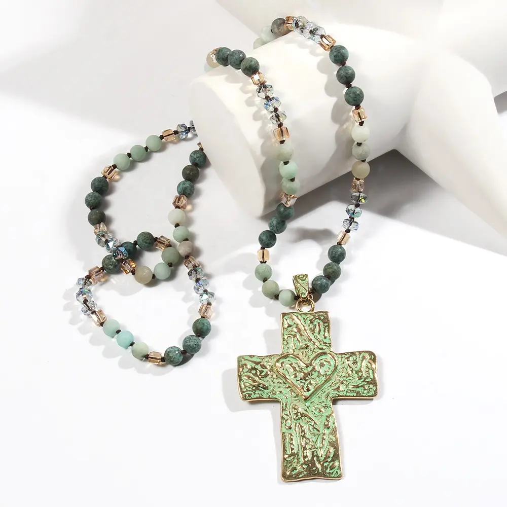 Bijoux de style bohème mode printemps/été collier noeud en verre et pierre naturelle de 8mm collier pendentif en métal croix d'amour vert