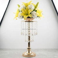 Hersteller-Großhandel: Maßgefertigter hoher goldener Blumenständer aus Acryl, Kerzenhalter, Kristallvase als Tafelaufsatz für Hochzeits- und Eventdekoration