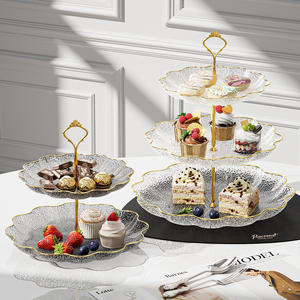 Großhandel Umweltfreundlicher 2-Schichtiger Luxus-Teller mit Goldrand aus PET-Klarsichtplastik für Zuhause, Restaurant, Hochzeit, Party, Dessert, Obst und Snacks - Product Image 1