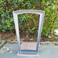 Support de vélo d'extérieur à cadre conique, support de rangement de vélos en métal incurvé fixé au sol pour zone commerciale