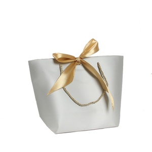 Bolsa de papel para compras con asa de cinta para ropa, embalaje de lujo, bolsa de regalo de papel personalizada - Product Image 6