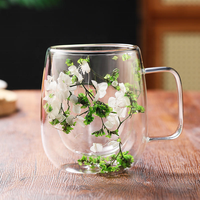 Verre à vin, café ou thé à double paroi avec poignée, originalité : fleur séchée à l'intérieur