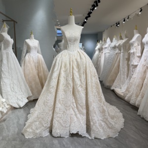 Robe de mariée bustier baroque en dentelle avec fente avant, corset à baleines, voile, couleur champagne, grandes tailles, sur mesure, vente en gros - 3842 - Product Image 1
