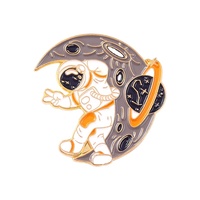 Broche Série Astronaute Spationaute Lune Univers, Épingle Métal Doré Planétarium Spatial, pour l'Exploration des Étoiles et la Réflexion sur le Temps et l'Espace, pour les Amateurs de Rêve