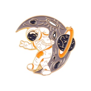 宇宙飛行士 宇宙人 月 宇宙シリーズ ブローチ 星を探検する 人々のための夢 ゴールドメタル スペースプラネタリウム ピンバッジ ブローチ - Product Image 4