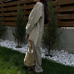 Camisa abotonada con bolsillo en el pecho largo y <span class=keywords><strong>espalda</strong></span> corta en la parte delantera a rayas de dos tonos y pantalones de pierna <span class=keywords><strong>ancha</strong></span>, conjunto informal de 2 piezas, <span class=keywords><strong>ropa</strong></span> de <span class=keywords><strong>mujer</strong></span> de otoño 2024 - Product Image 3