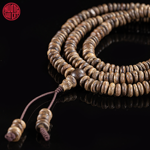 Pulsera Artesanal de Madera de Agar Malaya con Cuentas de 6mm de Grano Liso y Aspecto Natural para Uso Diario - Product Image 3